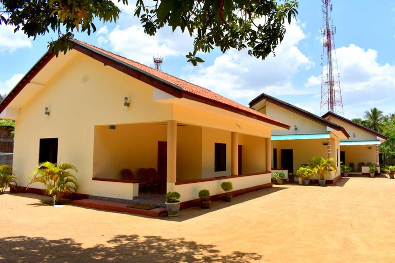 Yaswi Guest House Passikudah Exterior photo