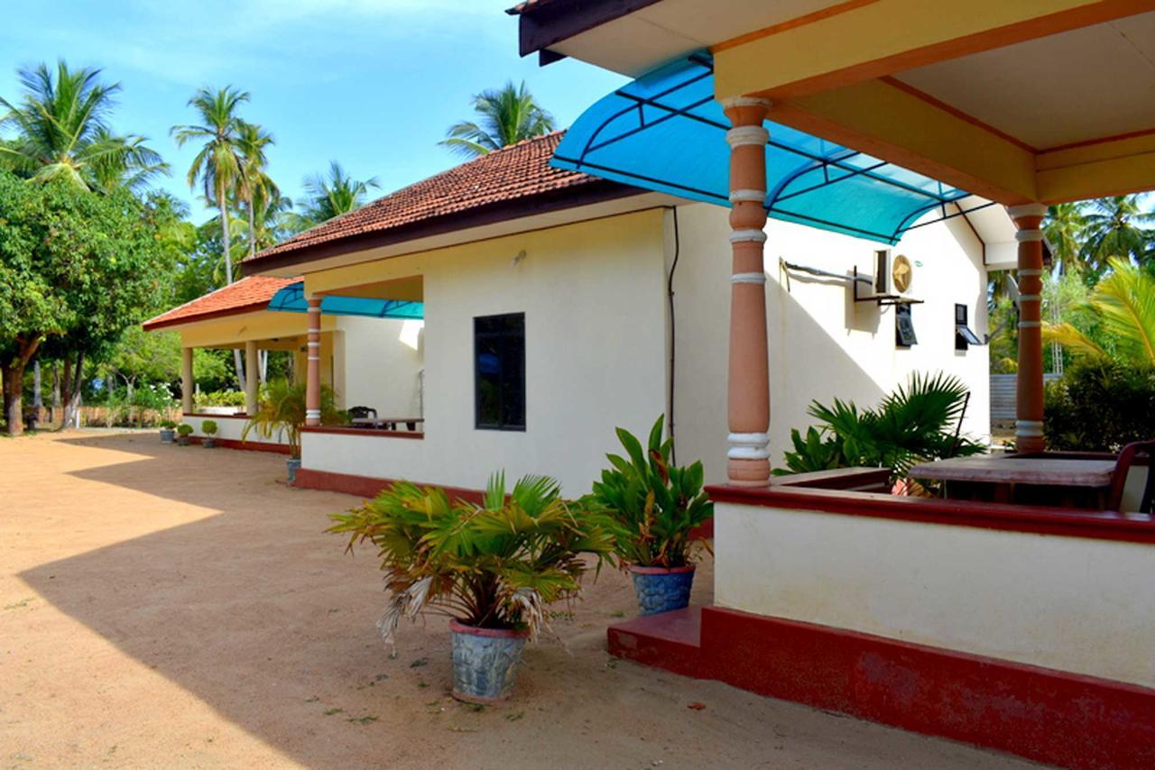 Yaswi Guest House Passikudah Exterior photo